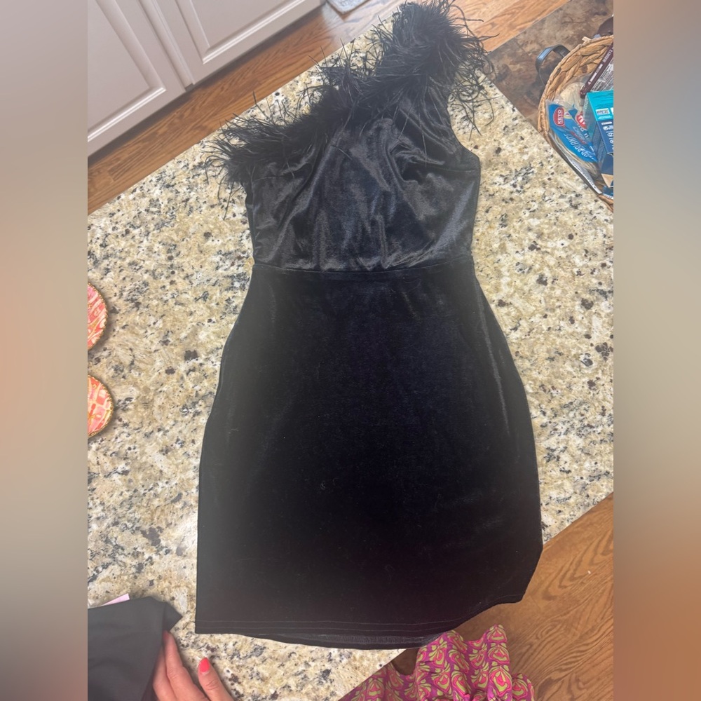 Lulu's Black Velvet One-Shoulder Dress